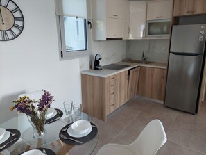 Refrigerador, lavavajillas, cafetera/tetera, tostadora