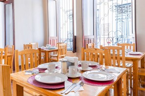 Family dining - Hotel Mesón de Carolina (Querétaro)