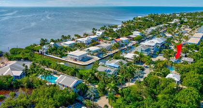 Islamorada retreat "Bungalow Blue" w/ heated pool, Bikes, BBQ, amenities galore!