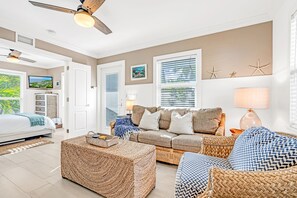 2 室のベッドルーム、アイロン / アイロン台、WiFi (無料)、ベッドシーツ