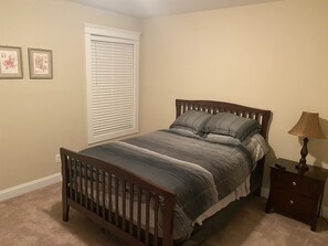 3 chambres, bureau, fer et planche à repasser, accès au Wi-Fi (inclus)