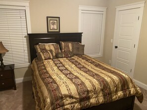 3 soverom, skrivebord, strykejern/-brett og wi-fi (inkludert)