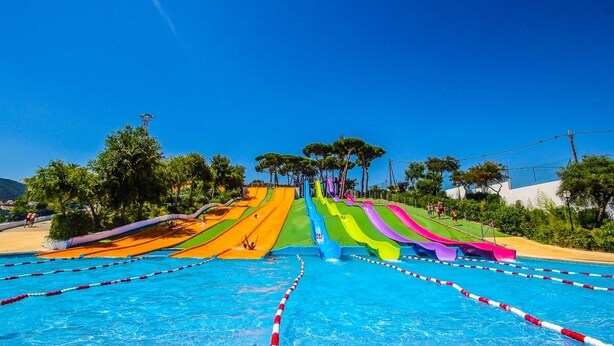 A water park with multiple colorful slides and a swimming pool. - Costa Maresme, Barcelona, Clark´s 3 Bedroom TownHouse (Vilassar de Dalt)