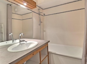 Bathtub