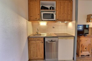 Réfrigérateur, micro-ondes, four, lave-vaisselle