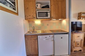 Réfrigérateur, micro-ondes, four, lave-vaisselle