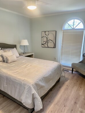 4 bedrooms, desk, iron/ironing board, free WiFi