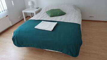 House, Multiple Beds | 4 bedrooms, iron/ironing board, free WiFi, bed sheets