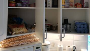 House, Multiple Beds | Private kitchen | Fridge, microwave, oven, stovetop