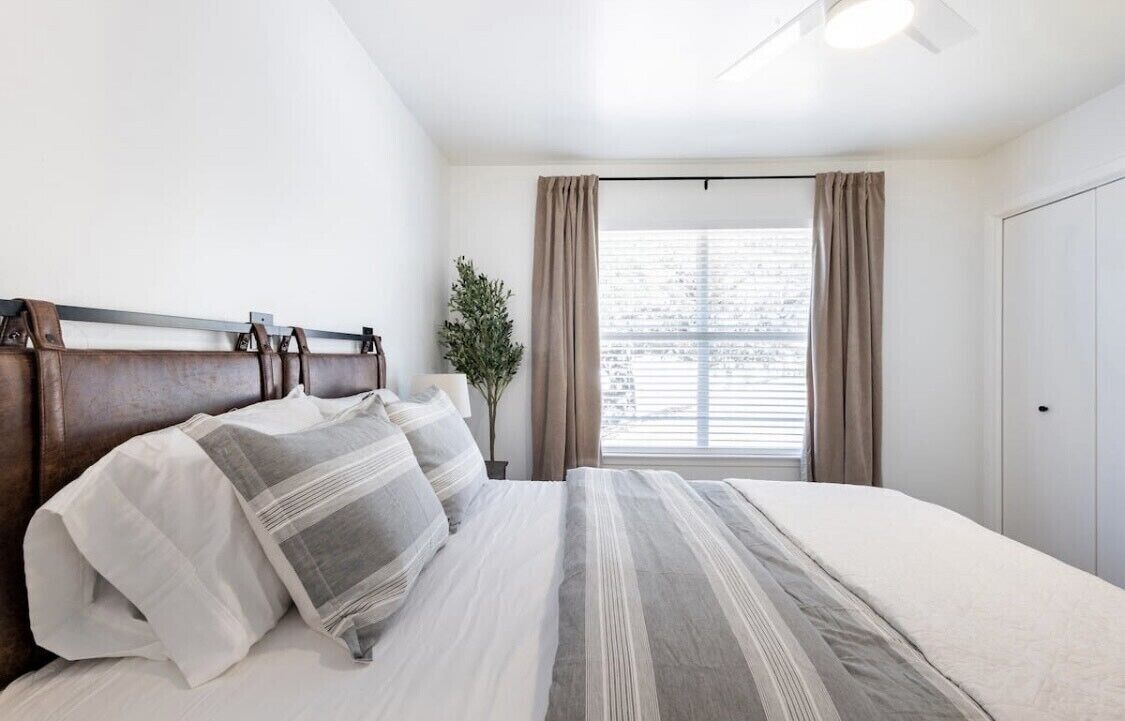 3 Schlafzimmer, Schreibtisch, Bügeleisen/Bügelbrett, Reisekinderbett