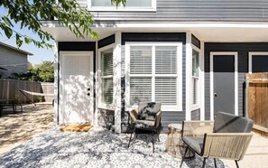 Terrace/patio - Spacious 2 Bedroom East Riverside Home with Garage and Yard (Austin)