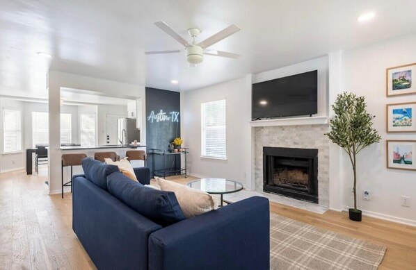 Smart TV - Spacious 2 Bedroom East Riverside Home with Garage and Yard (Austin)