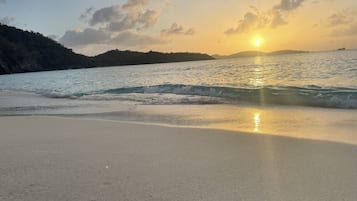 Beach nearby, sun loungers, beach towels