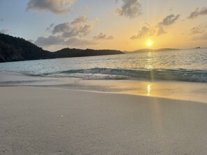 Beach nearby, sun-loungers, beach towels