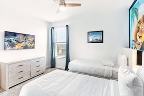 Animal Themed Bedroom of the Home in Davenport Florida - This  two single Bed is a haven for rest and relaxation - Invitation to unwind and dream in pairs - Smart TV and Netflix - Vacation 6BR Home w Pool Spa & Patio (Kissimmee)