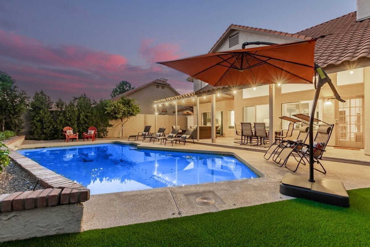 Elegant Luxury Villa w/Heated Pool Outdoor Fun