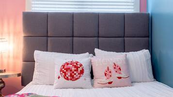 2 bedrooms, desk, iron/ironing board, free WiFi