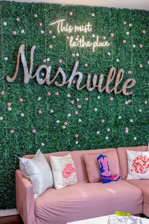 Interior - Pink Party Nashville-Near Music Row, free parking Newly Decorated as Pink Wonderland! (Nashville)