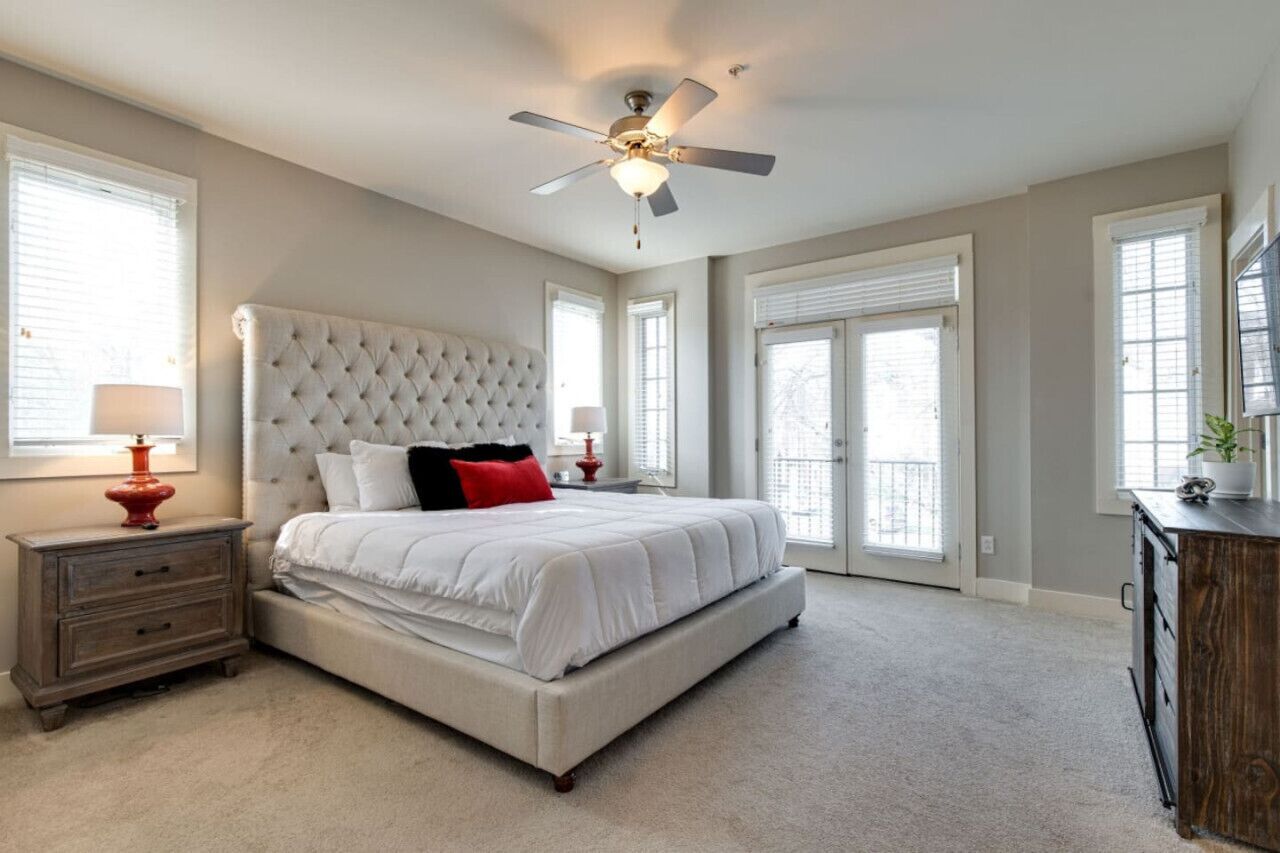 2 bedrooms, desk, iron/ironing board, WiFi