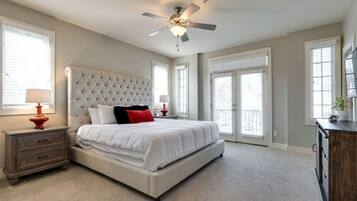 2 bedrooms, desk, iron/ironing board, WiFi