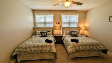 2 bedrooms, desk, iron/ironing board, WiFi