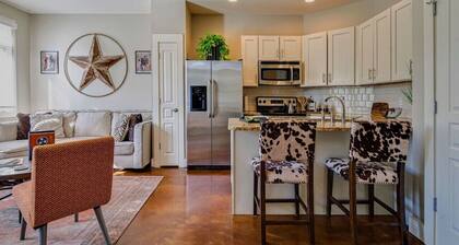 Star Studded - Near Music Row|Free Parking|Private Balcony|Historic Neighborhood