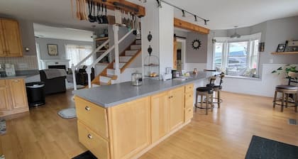 Pet Friendly Cottage with amenities your family won't want to miss!