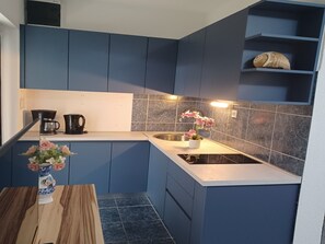 Frigorifero, microonde, forno, macchina per tè/caffè