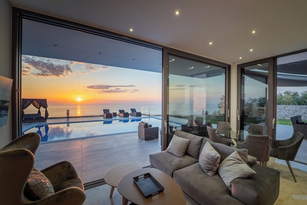 Outdoor pool - zenvillas.gr (Lefkada)