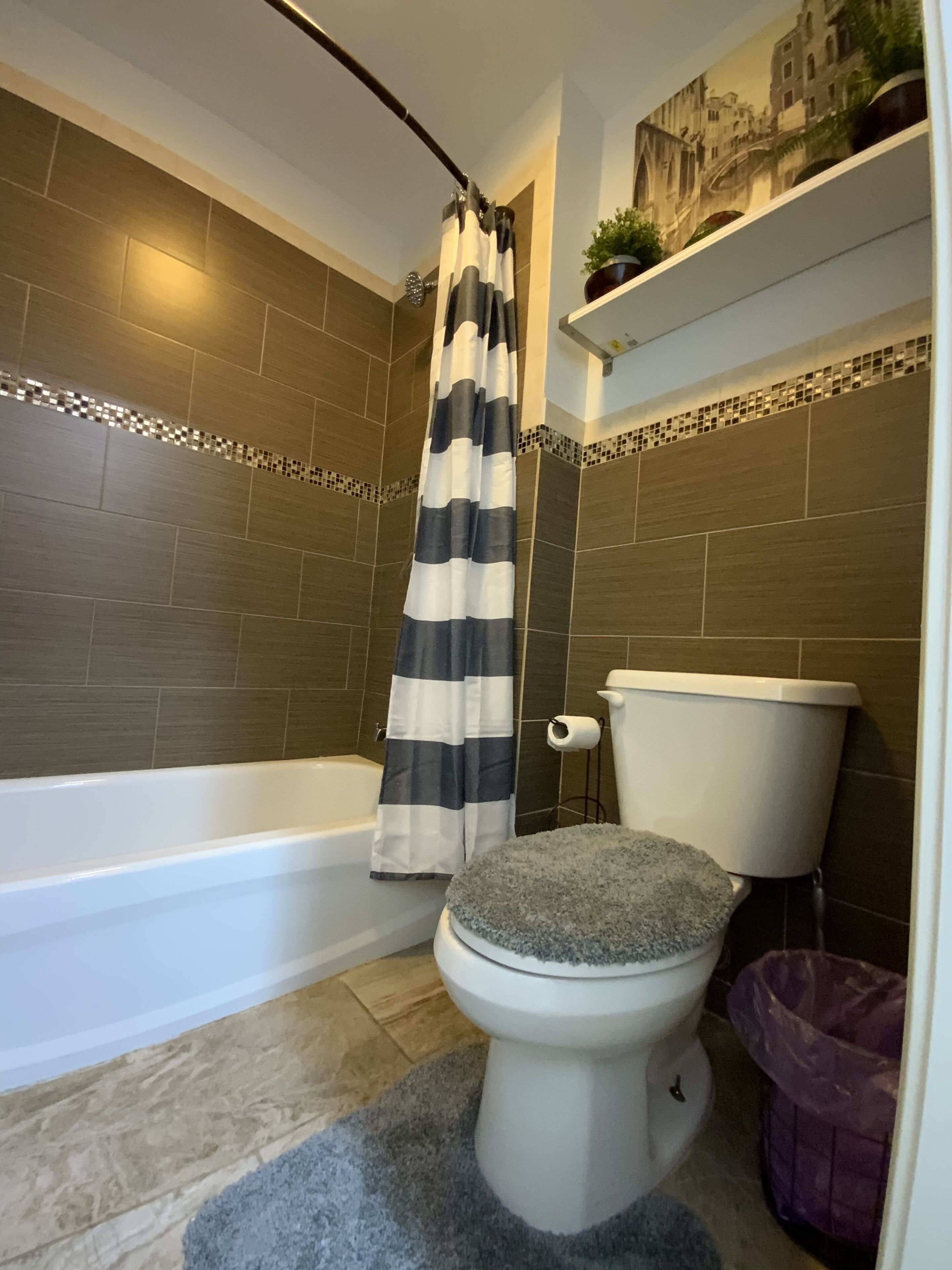 Artistic themed luxury home-minutes from downtown Newark /Airport