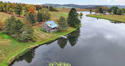 Private & Peaceful Lakehouse w/ Hot tub + King bed