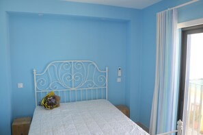 2 bedrooms, in-room safe, iron/ironing board, free WiFi - Seaview Townhouse by the riverside in the centre of Alvor (with terrace) (Alvor)