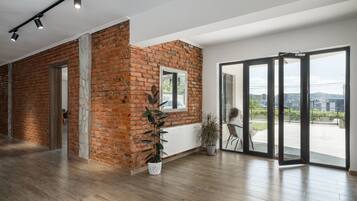 32-inch LCD TV with digital channels, TV