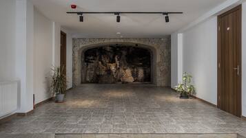 32-inch LCD TV with digital channels, TV