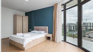 Deluxe Double Room | Desk, iron/ironing board, free WiFi, bed sheets