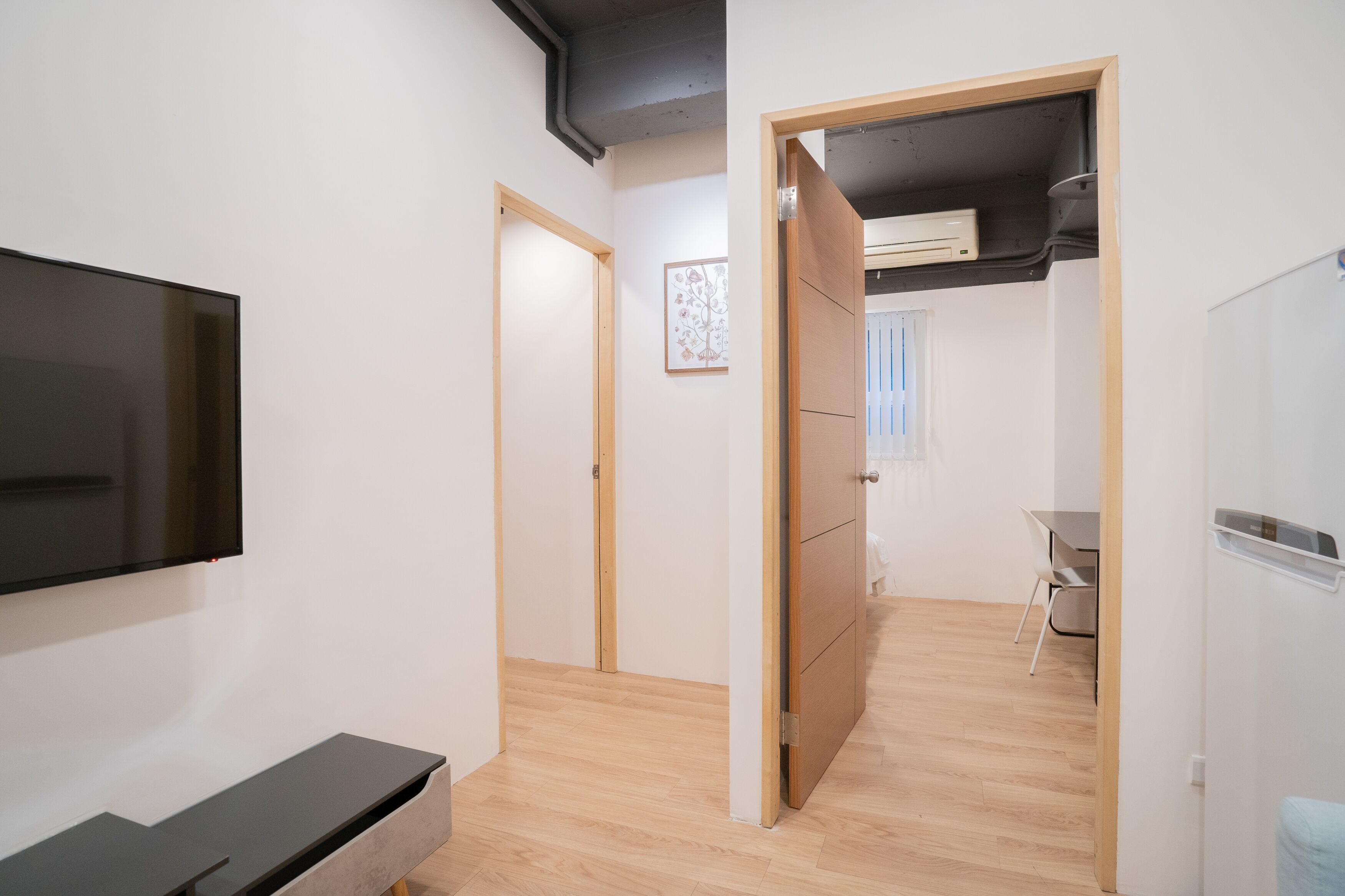 Family Room, 2 Bedrooms | Living area | 32-inch Smart TV with digital channels, TV, Netflix