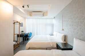Desk, laptop workspace, blackout drapes, iron/ironing board - Hotelshere-Ximen (Taipei)