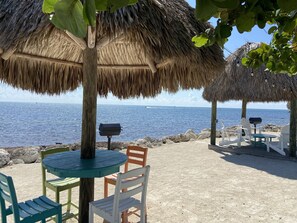 Outdoor dining - Ocean Side Townhouse, Pools, Marina, Lagoon, Tennis Pickle ball, Security (Key Largo)