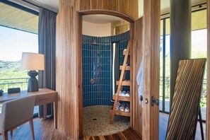 Articles de toilette gratuits, sèche-cheveux, peignoirs, chaussons