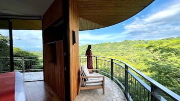 Treetop Suite with Jacuzzi | Terrace/patio