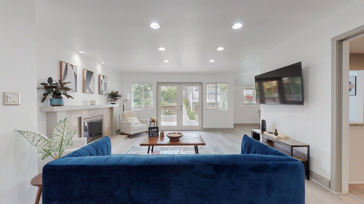 Stunning 3BR Home | PRIME LA Area | Near Beach
