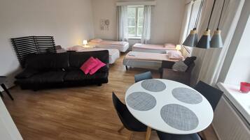 Studio | Free WiFi, bed sheets