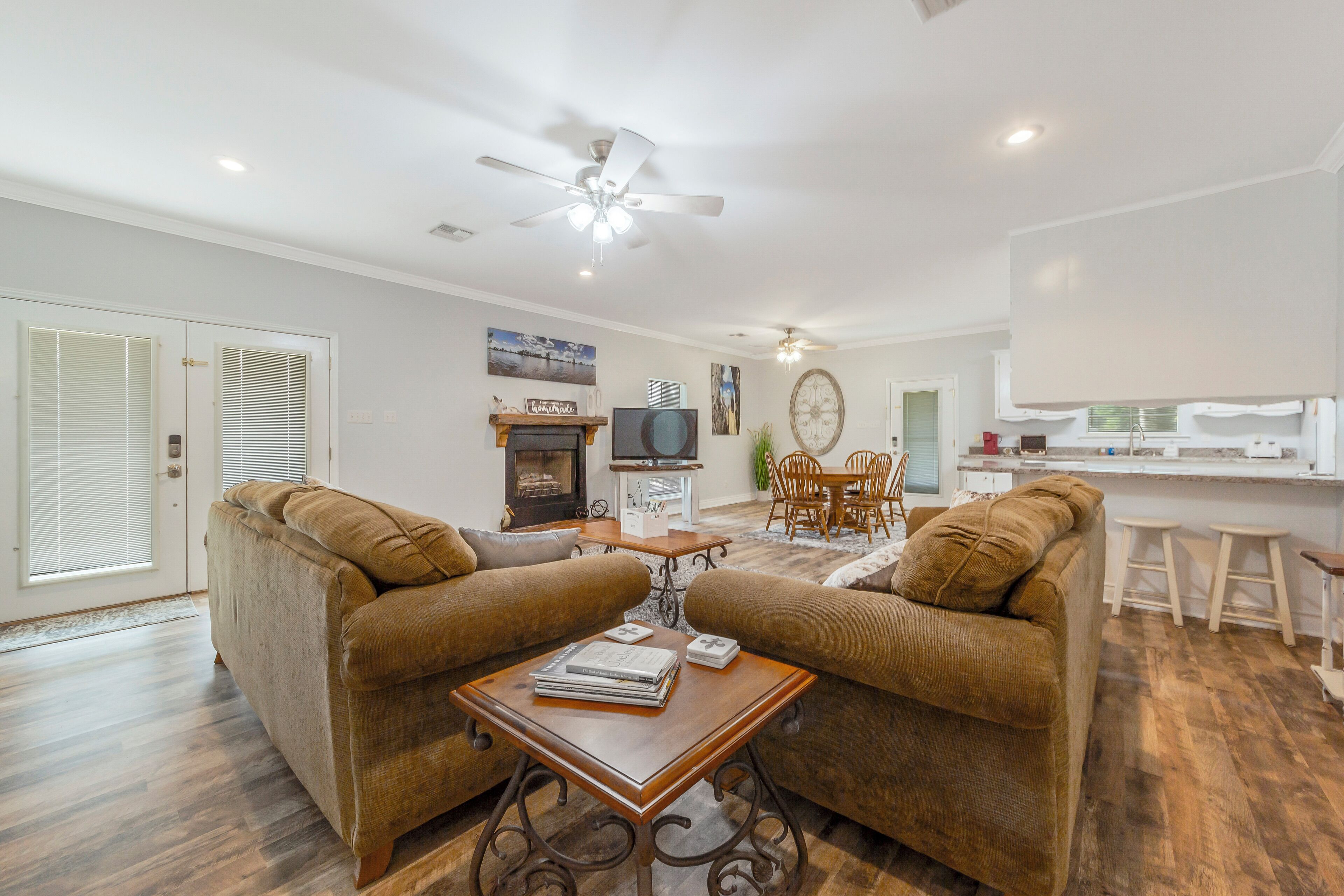 Älytelevisio, kirjoja, stereot