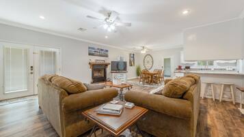 Smart TV, books, stereo