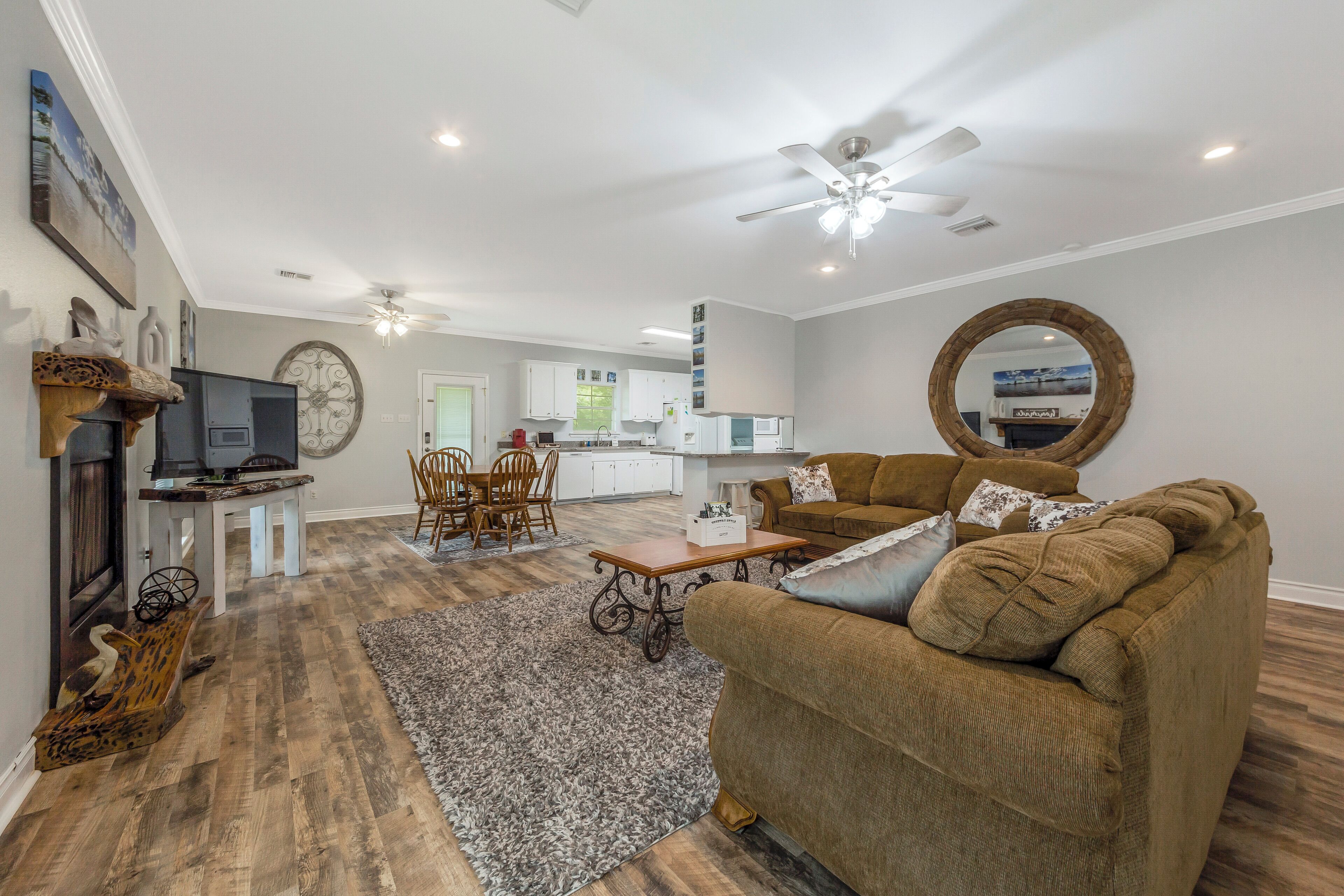 Smart TV, books, stereo