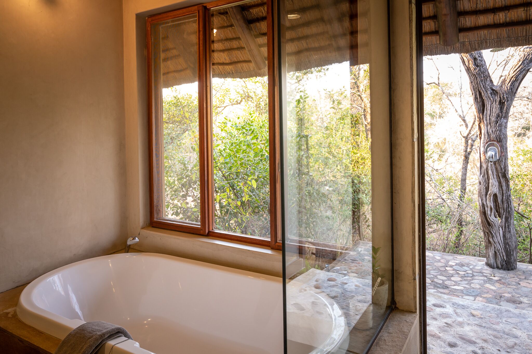 Basic Double Room | Bathroom | Rainfall showerhead, hair dryer, towels, soap
