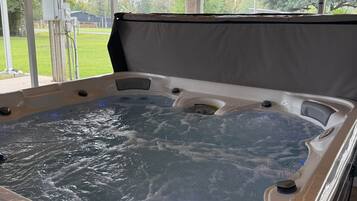 Indoor spa tub