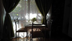Classic-Dreibettzimmer | Blick auf den Garten