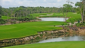 Golf view - Marvellouse Town House, Terrace, Pool and Golf (Akumal)
