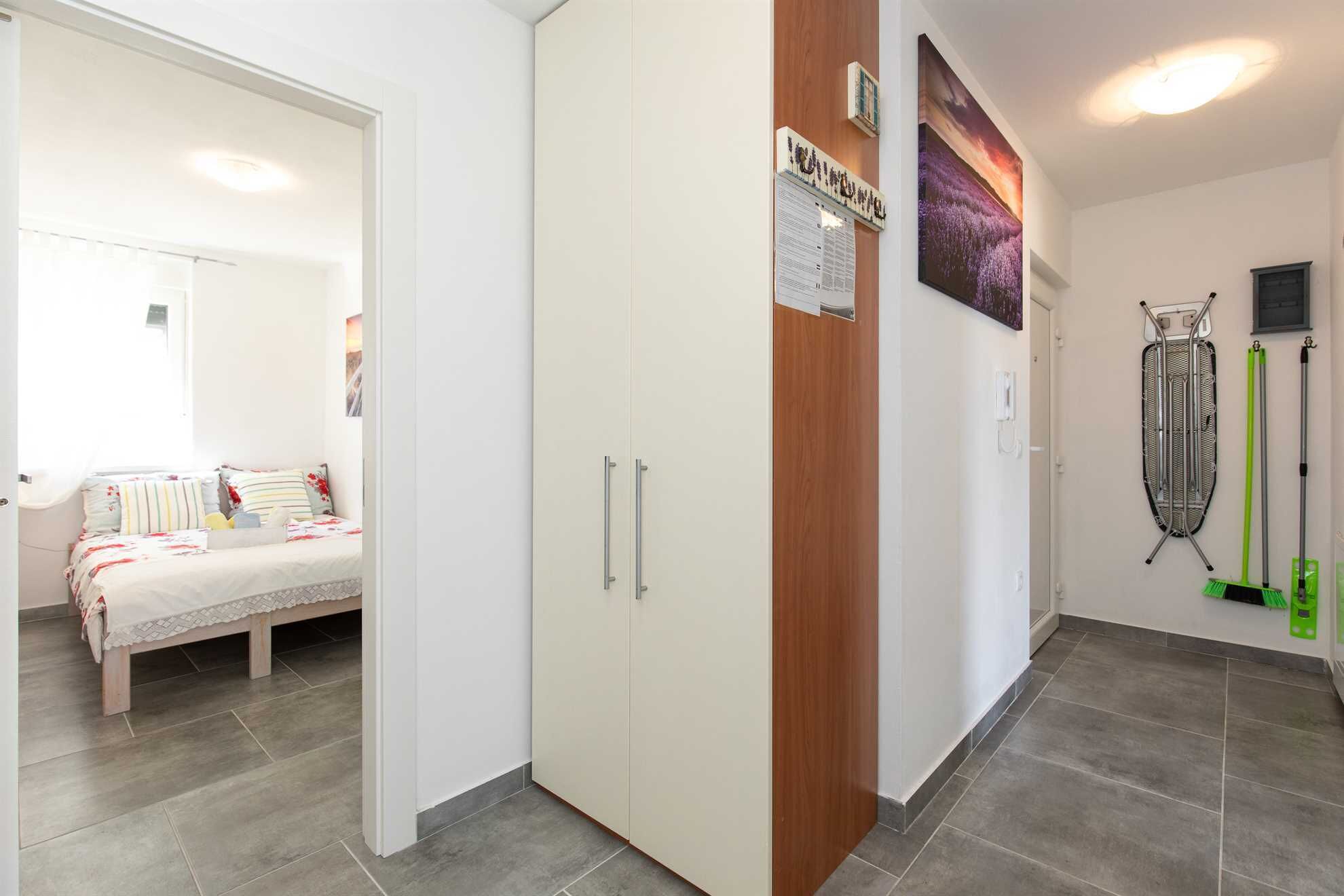 2 bedrooms, iron/ironing board, free WiFi, bed sheets